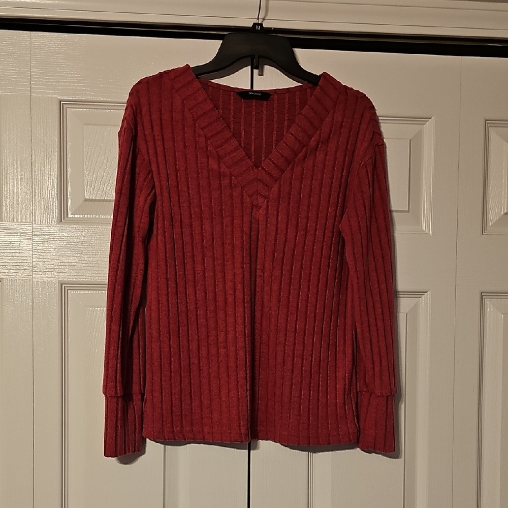 Women's Dark Pink V-Neck Sweater
